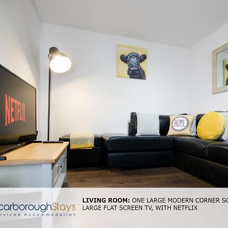 Hibernia Place, 3 Bedroom Townhouse With Patio & Seating Area - Free Parking Scarborough Extérieur photo