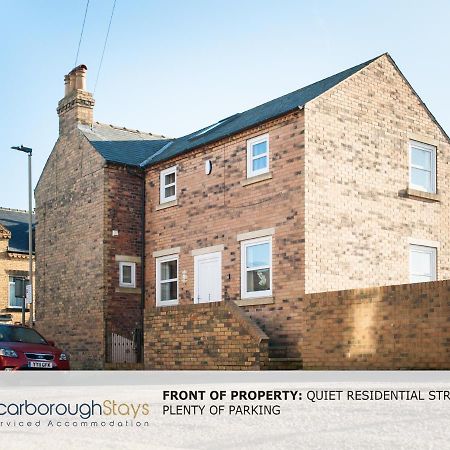 Hibernia Place, 3 Bedroom Townhouse With Patio & Seating Area - Free Parking Scarborough Extérieur photo