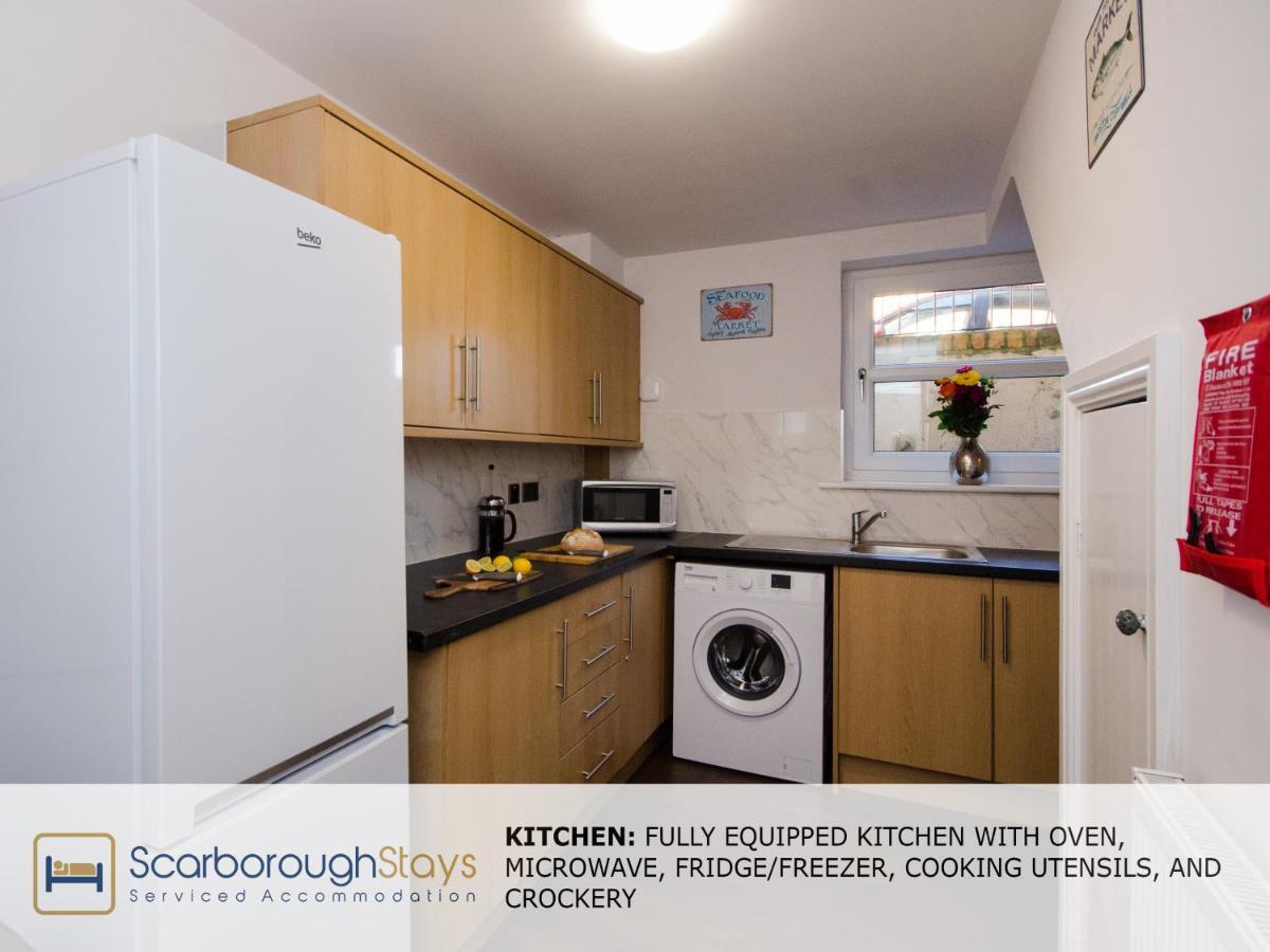 Hibernia Place, 3 Bedroom Townhouse With Patio & Seating Area - Free Parking Scarborough Extérieur photo