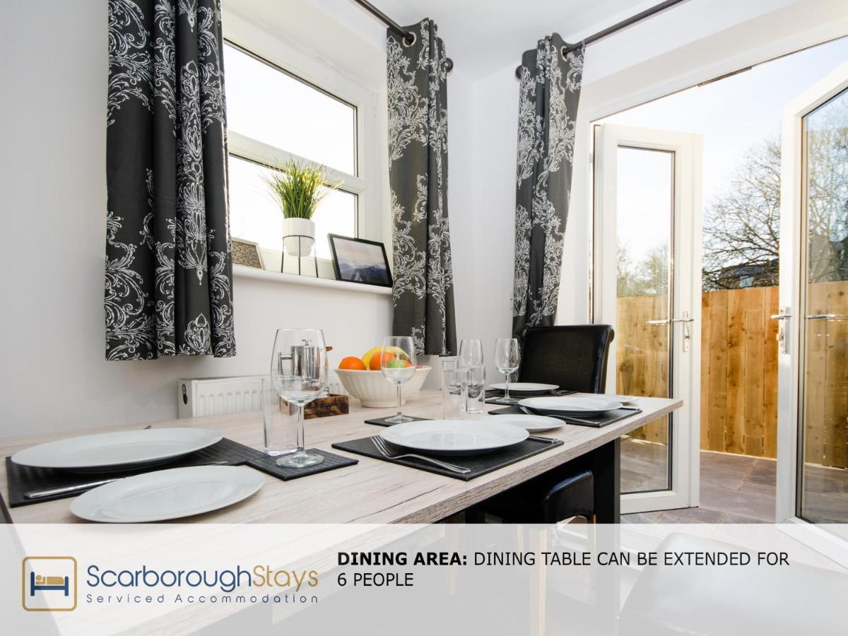 Hibernia Place, 3 Bedroom Townhouse With Patio & Seating Area - Free Parking Scarborough Extérieur photo