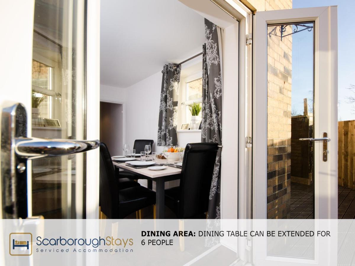 Hibernia Place, 3 Bedroom Townhouse With Patio & Seating Area - Free Parking Scarborough Extérieur photo