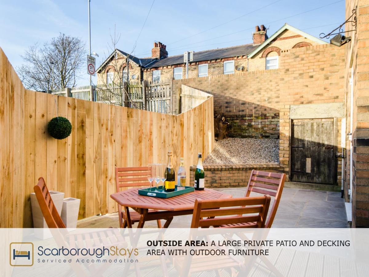 Hibernia Place, 3 Bedroom Townhouse With Patio & Seating Area - Free Parking Scarborough Extérieur photo