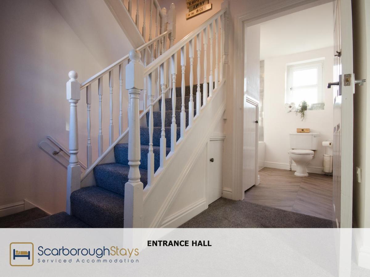 Hibernia Place, 3 Bedroom Townhouse With Patio & Seating Area - Free Parking Scarborough Extérieur photo