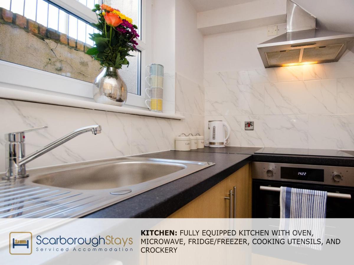 Hibernia Place, 3 Bedroom Townhouse With Patio & Seating Area - Free Parking Scarborough Extérieur photo