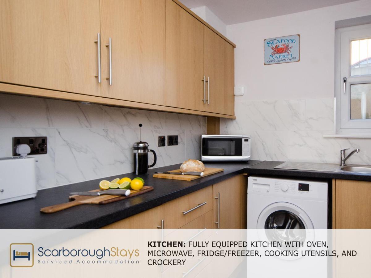 Hibernia Place, 3 Bedroom Townhouse With Patio & Seating Area - Free Parking Scarborough Extérieur photo