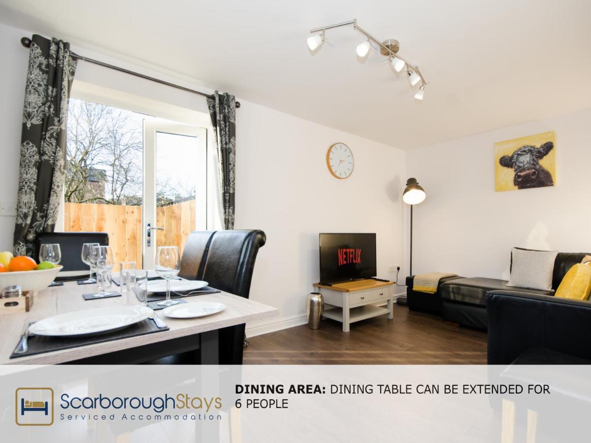 Hibernia Place, 3 Bedroom Townhouse With Patio & Seating Area - Free Parking Scarborough Extérieur photo