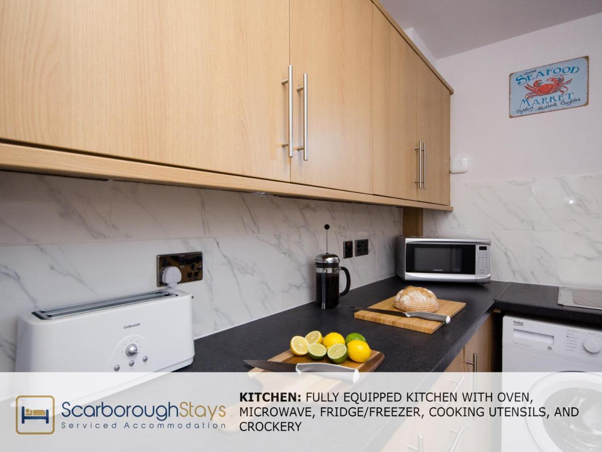 Hibernia Place, 3 Bedroom Townhouse With Patio & Seating Area - Free Parking Scarborough Extérieur photo